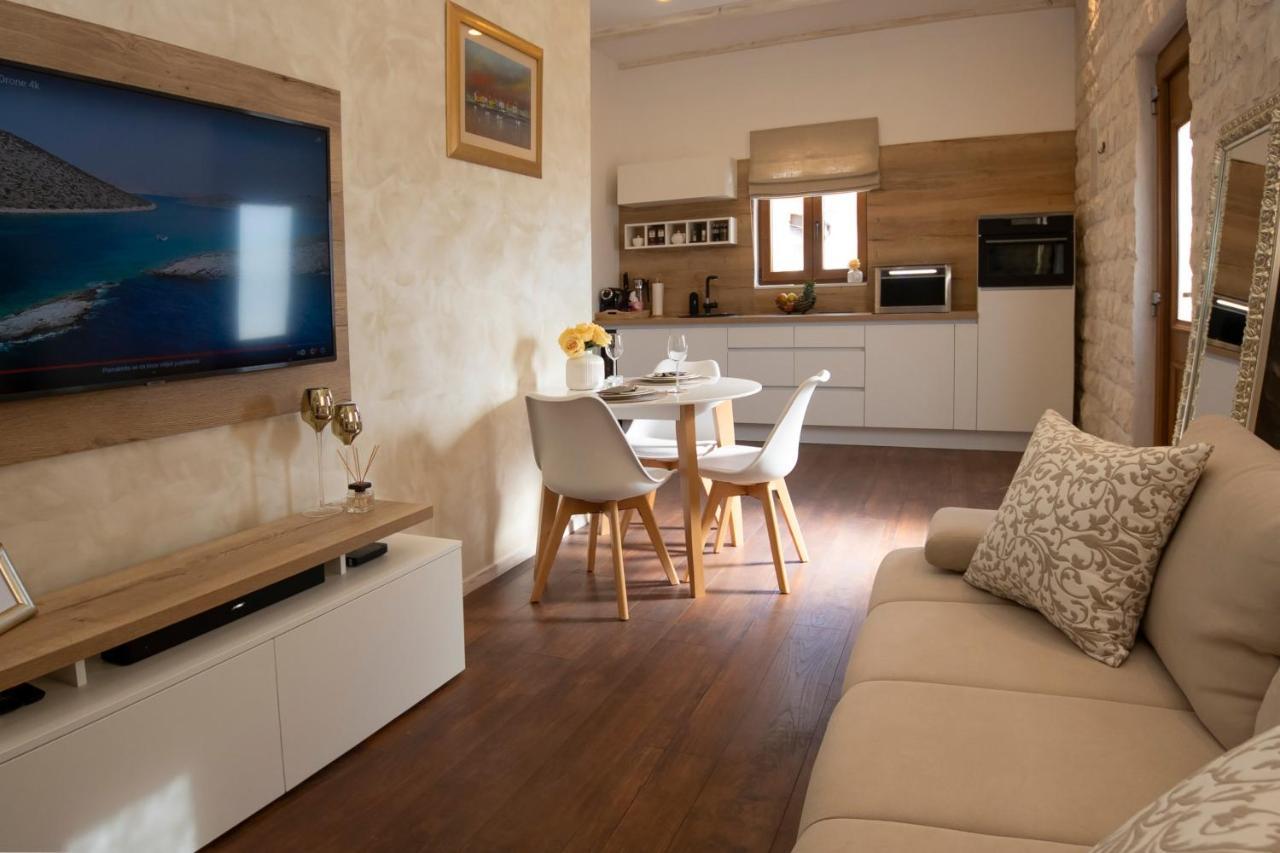 Luxury Apartment Vista Del Mare شيبينيك المظهر الخارجي الصورة