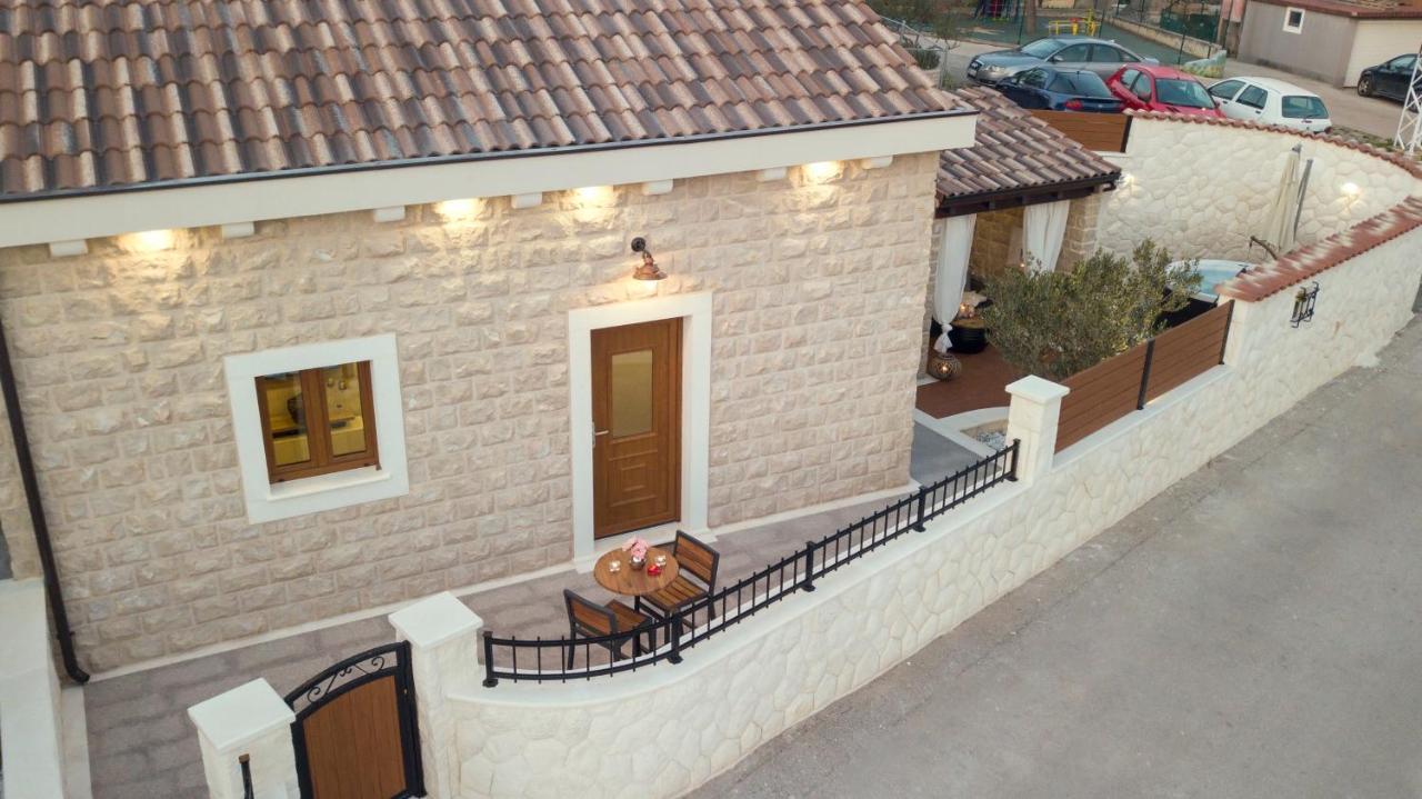 Luxury Apartment Vista Del Mare شيبينيك المظهر الخارجي الصورة